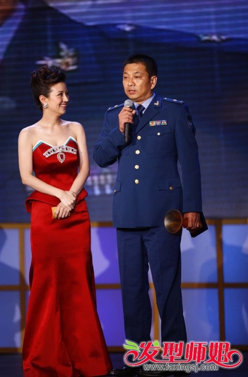 主持涂經緯個人資料 涂經緯微博 整容 撒貝寧老婆 胸好大