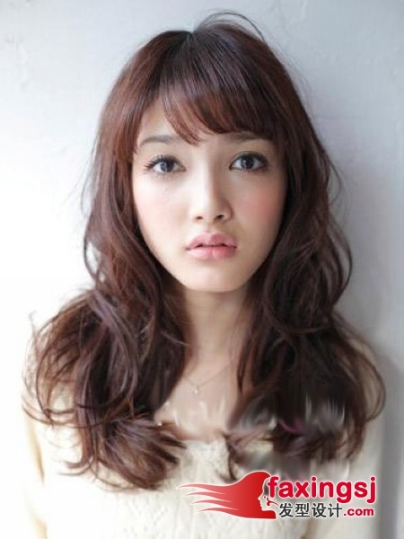 来看看吧约会发型~让大家甜美俏丽