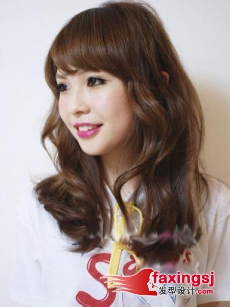 来看看吧约会发型~让大家甜美俏丽