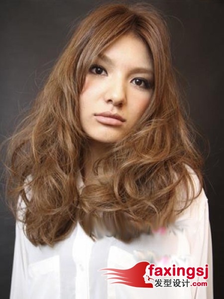 来看看吧约会发型~让大家甜美俏丽