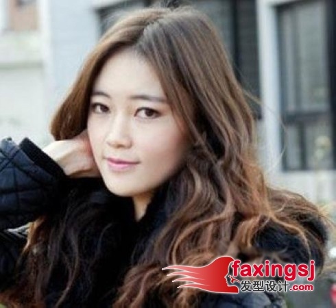 来看看吧约会发型~让大家甜美俏丽