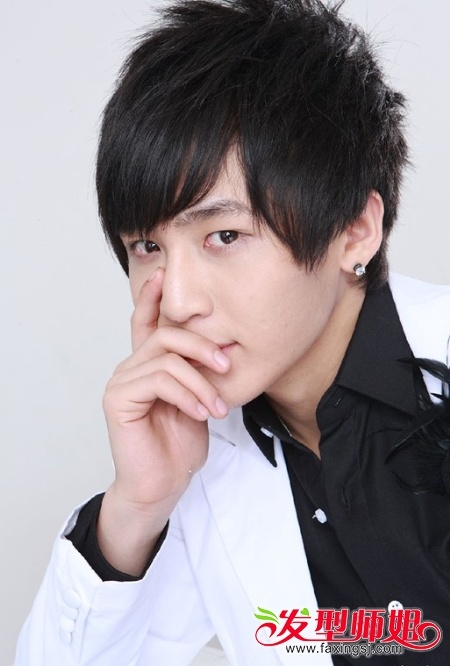 偶像歌手李炜个人资料 李炜近照图片/托奶照/微博