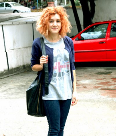 街拍初秋凉爽发型 美发护发偏方