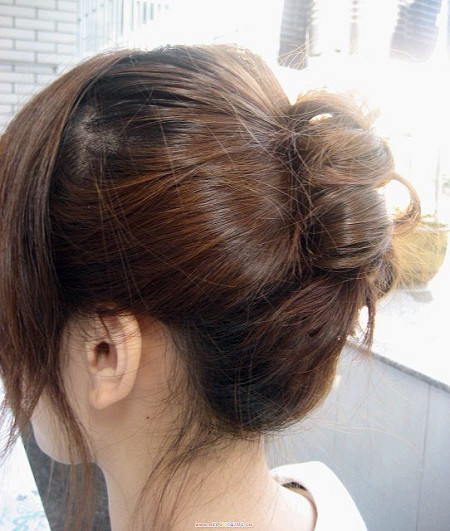 高人气双包子头出街发型 韩式可爱发型扎法(6)